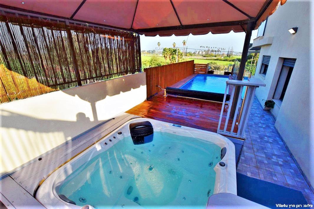 100459 חצר הוילה, אחוזת אגם כנרת, וילה  במגדל וילות - Vila
