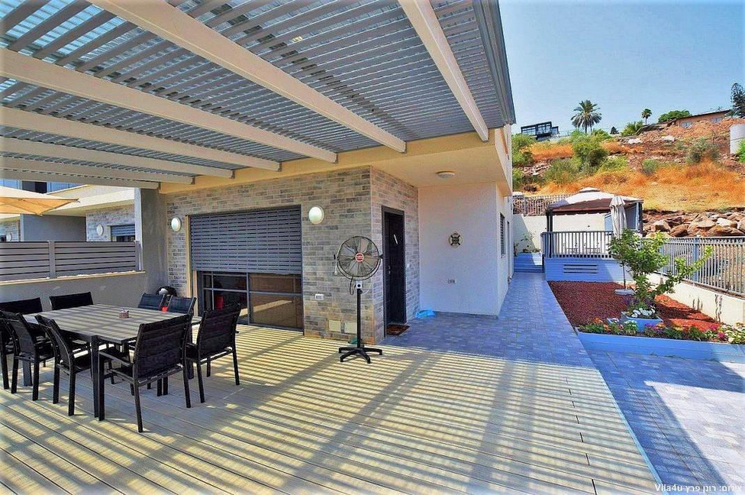 100460 חצר הוילה, אחוזת אגם כנרת, וילה  במגדל וילות - Vila