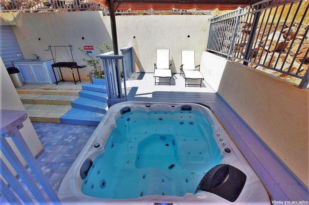 100461 חצר הוילה, אחוזת אגם כנרת, וילה  במגדל וילות - Vila