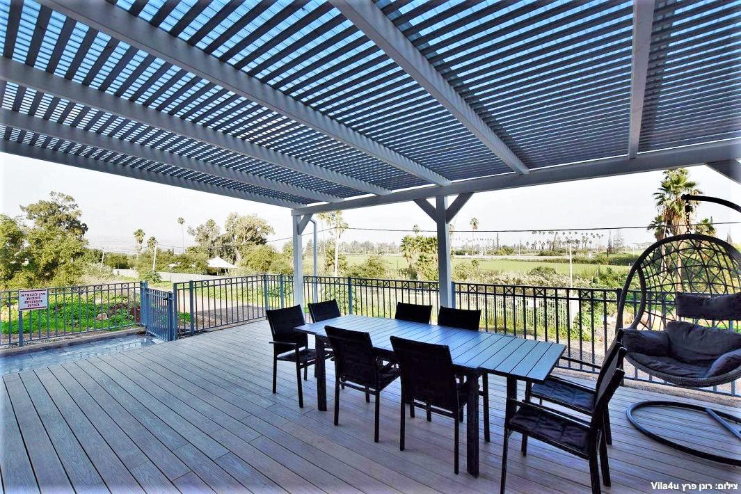 100462 חצר הוילה, אחוזת אגם כנרת, וילה  במגדל וילות - Vila