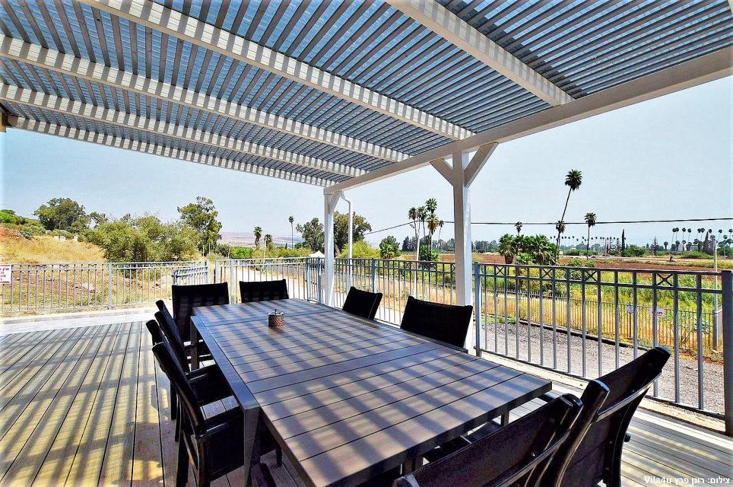 100464 חצר הוילה, אחוזת אגם כנרת, וילה  במגדל וילות - Vila