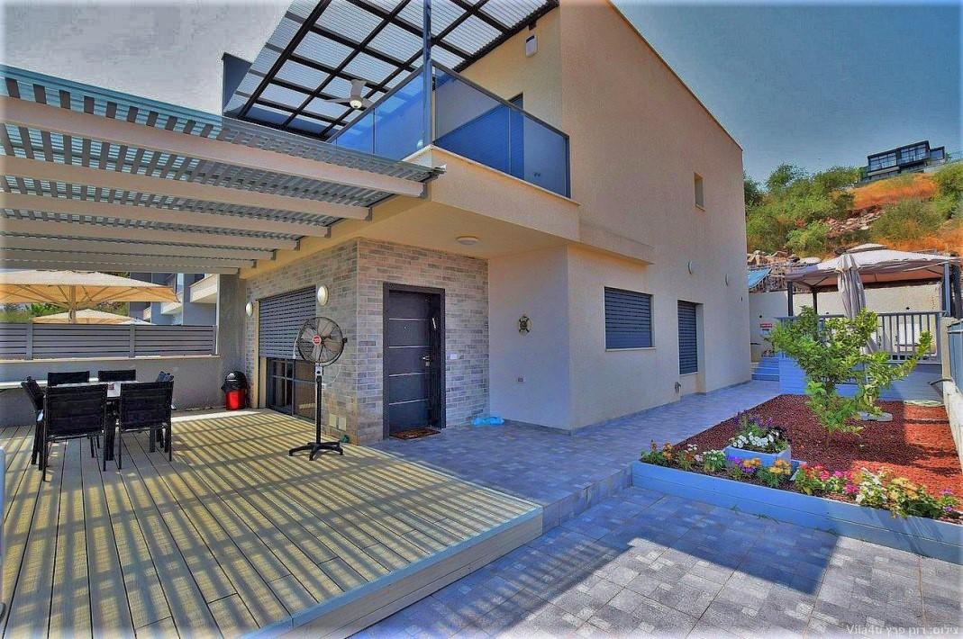 100465 חצר הוילה, אחוזת אגם כנרת, וילה  במגדל וילות - Vila