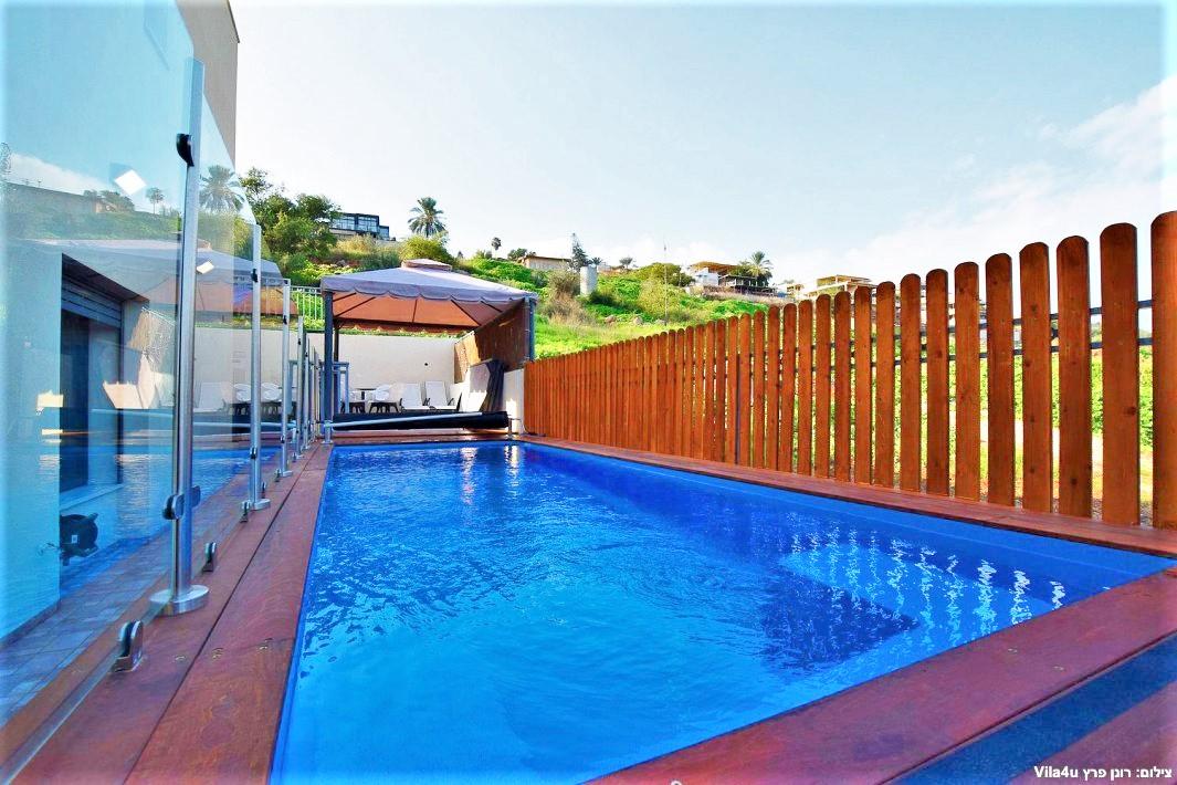 100466 חצר הוילה, אחוזת אגם כנרת, וילה  במגדל וילות - Vila