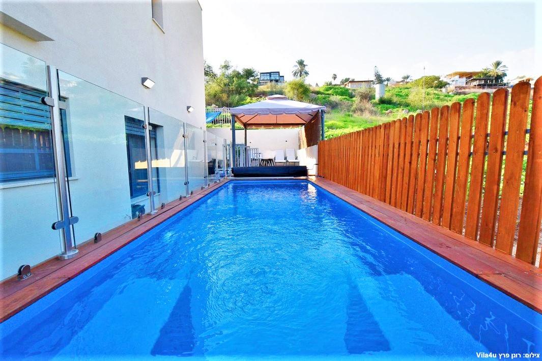 100468 חצר הוילה, אחוזת אגם כנרת, וילה  במגדל וילות - Vila