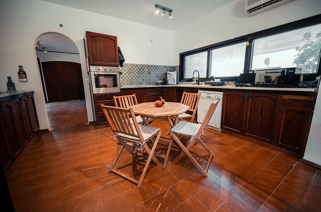 102901 פנים הוילה ומתחם הפטיו, וילה תכלת מול הים, וילה  בהרצליה פיתוח וילות - Vila