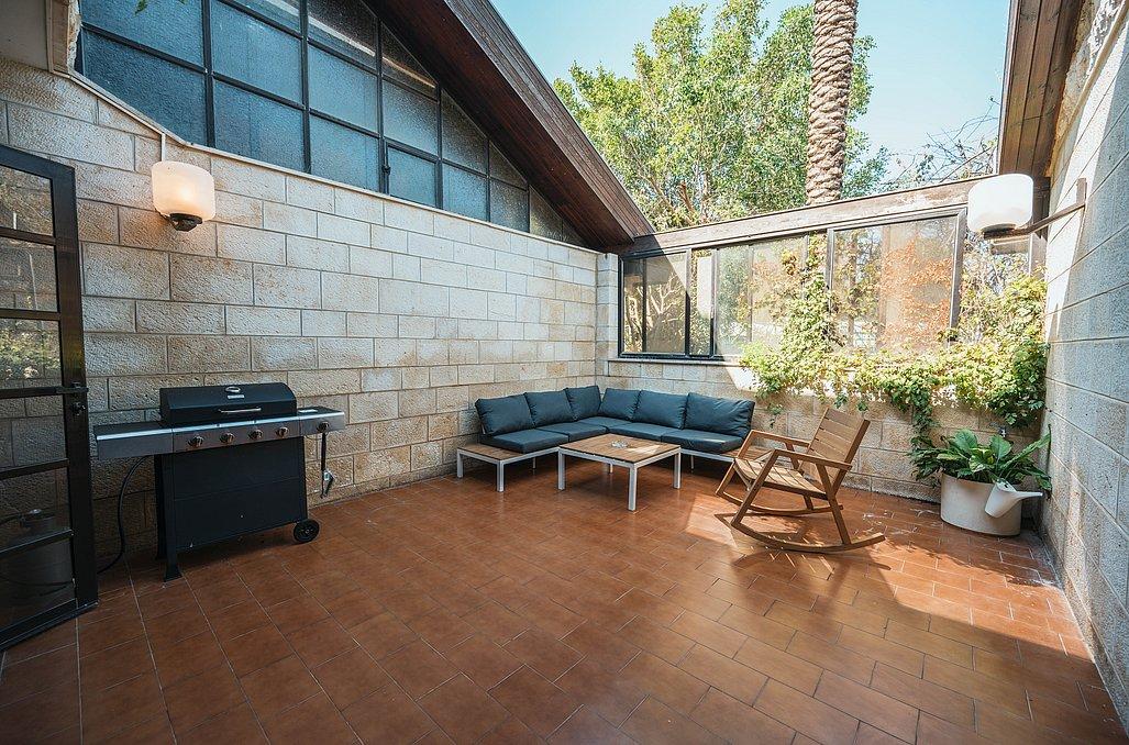 102905 פנים הוילה ומתחם הפטיו, וילה תכלת מול הים, וילה  בהרצליה פיתוח וילות - Vila