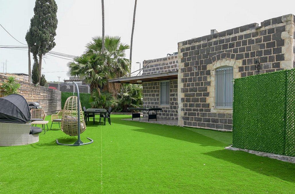 106888 המתחם החיצוני, וילה פאר טבריה, וילה  בטבריה וילות - Vila