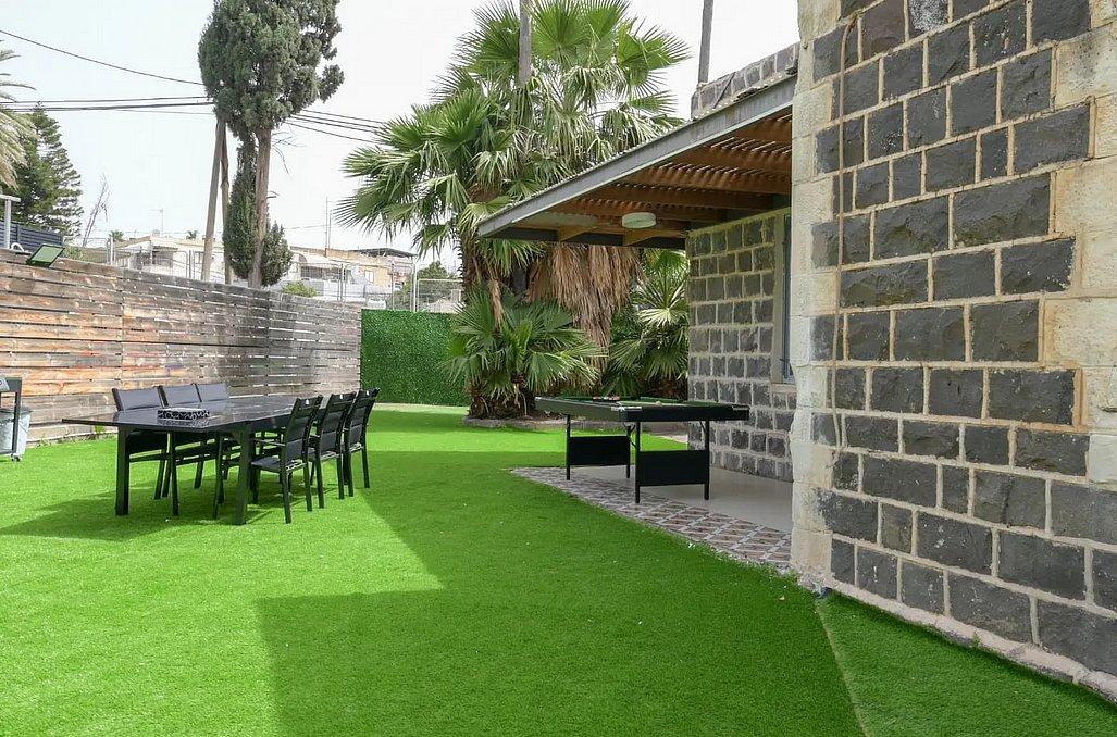 106891 המתחם החיצוני, וילה פאר טבריה, וילה  בטבריה וילות - Vila