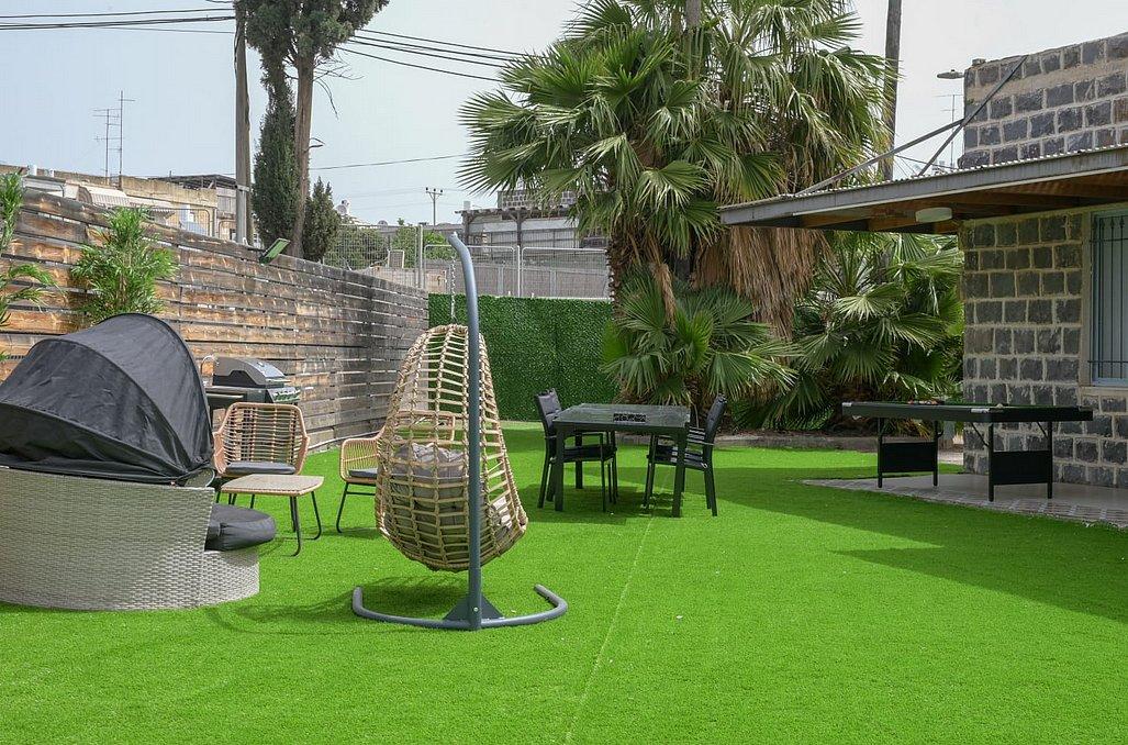 106899 המתחם החיצוני, וילה פאר טבריה, וילה  בטבריה וילות - Vila