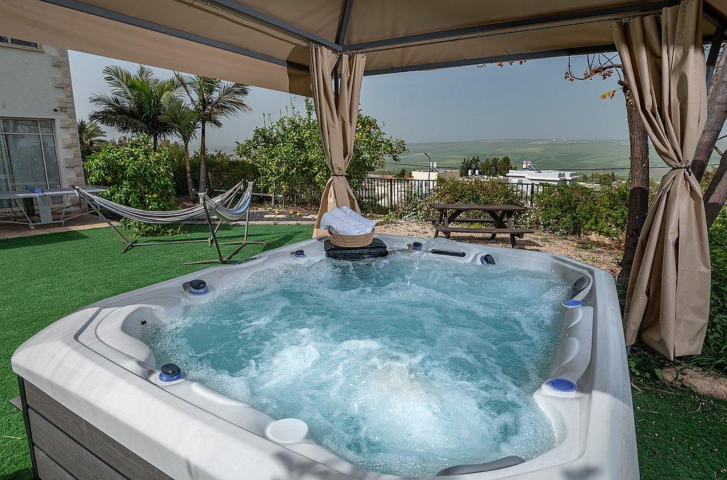 107804 מתחם חיצוני, בין הר לכנרת, וילה  ביבנאל וילות - Vila