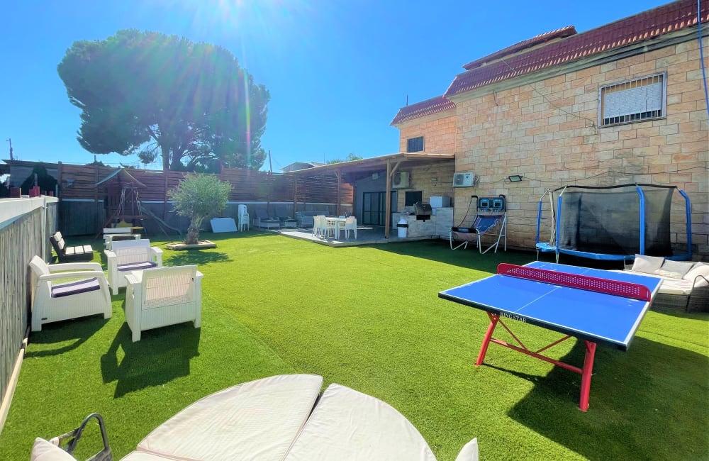 108290 מתחם החצר, וילה חלומות אלה, וילה  בחצור הגלילית וילות - Vila