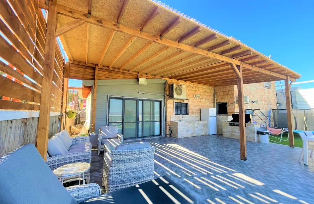 108294 מתחם החצר, וילה חלומות אלה, וילה  בחצור הגלילית וילות - Vila