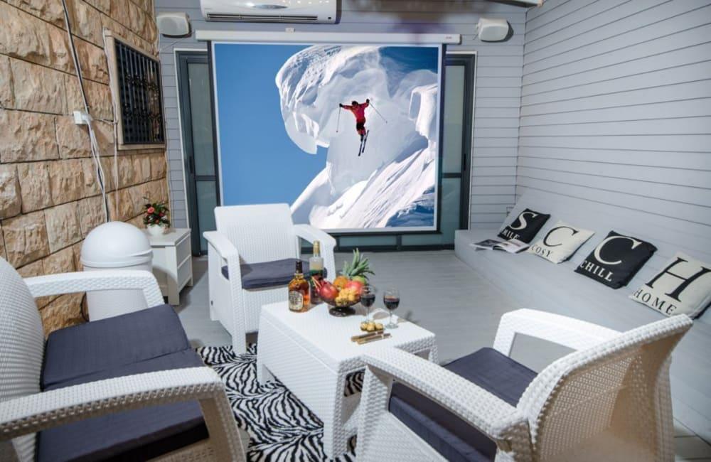 108334 חדר הקולנוע, וילה חלומות אלה, וילה  בחצור הגלילית וילות - Vila