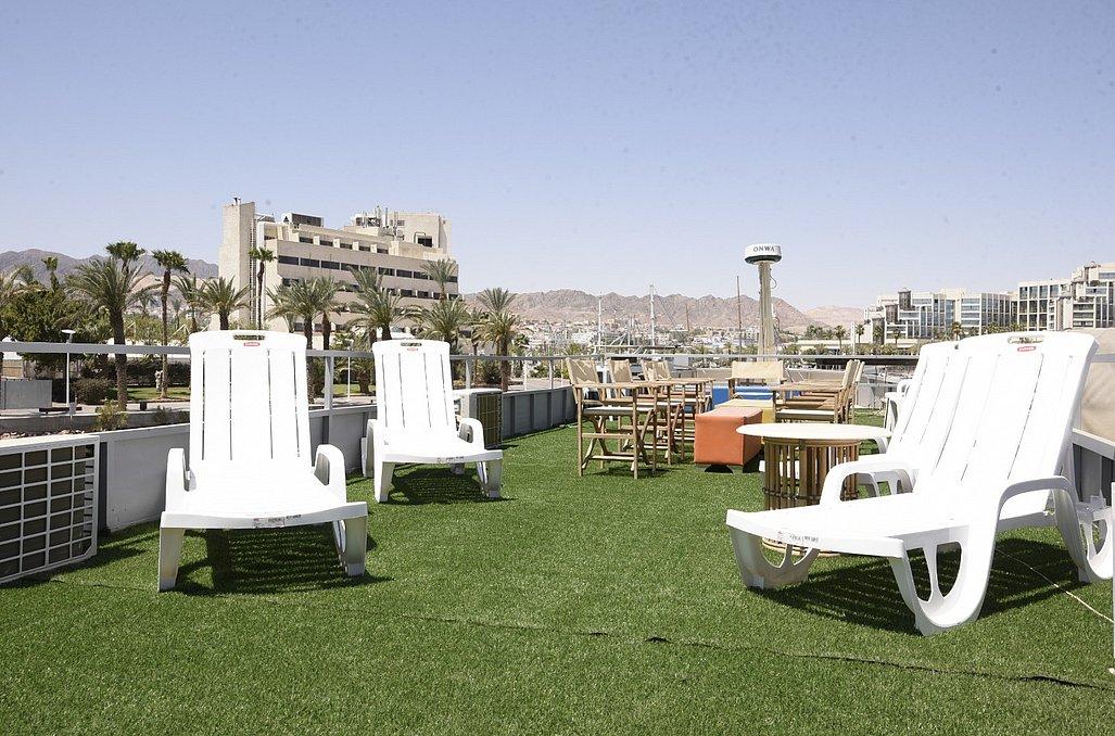 117335 חדר האוכל והמתחם החיצוני, חוויה על המים אילת, וילה  באילת וילות - Vila