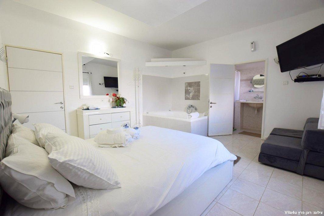 122774 מתחם פנימי, וילה אחוזת כרמל, וילה  בעין יעקב וילות - Vila