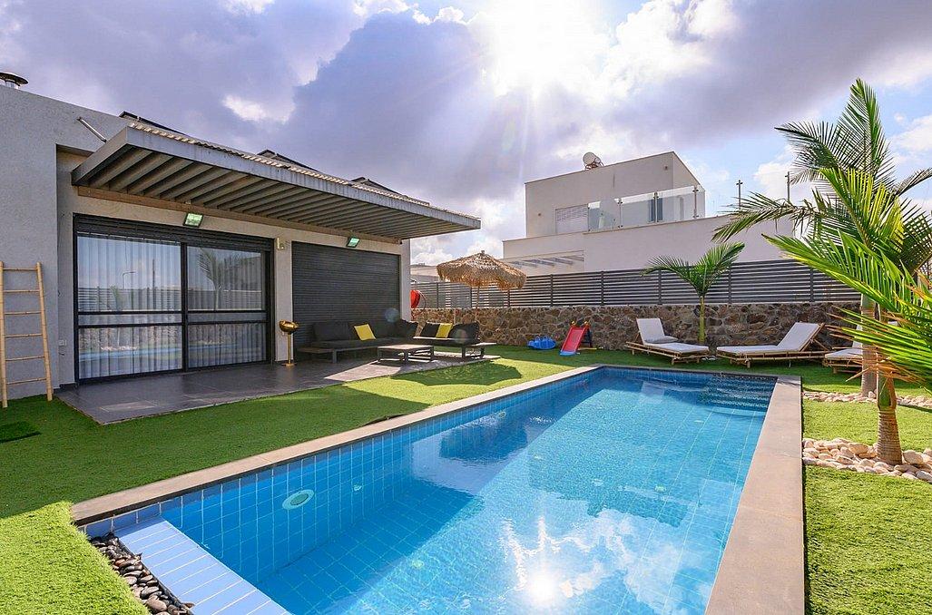 122890 המתחם החיצוני, וילה מליה - Villa Melia, וילה  בקצרין וילות - Vila