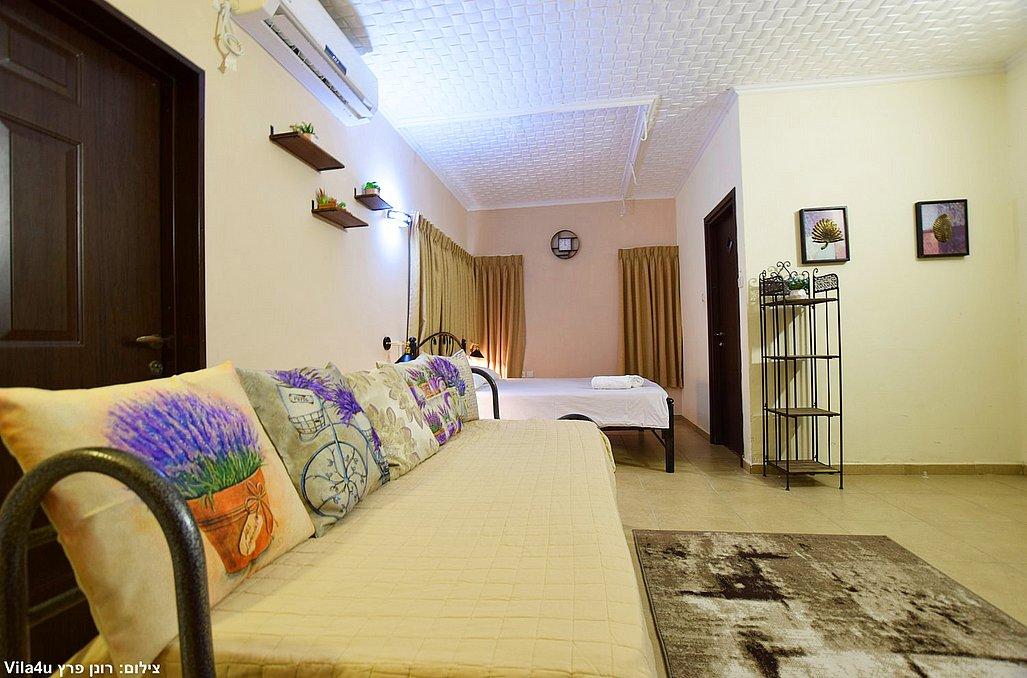 125810 היחידות, קדמת הבשן, וילה  באניעם וילות - Vila