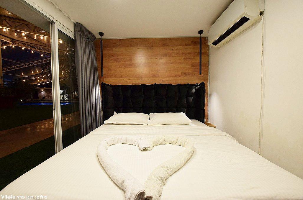 130320 מתחם פנימי, בית האצילים איוונטס, וילה  בנתניה וילות - Vila