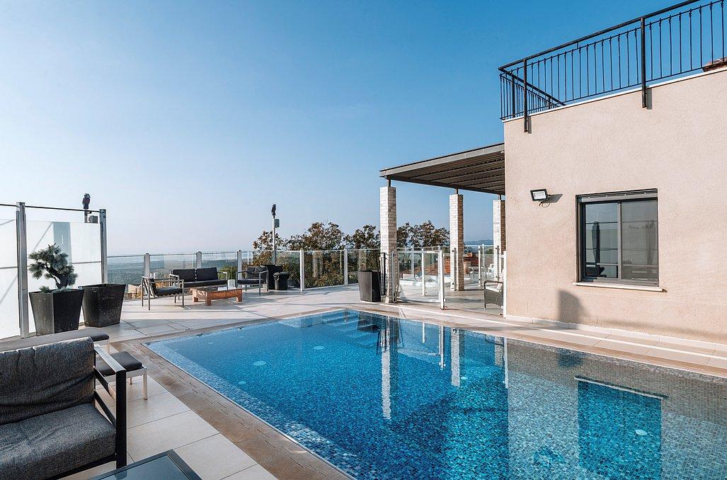 130578 המתחם החיצוני, וילה גולדיס, וילה  בעין יעקב וילות - Vila