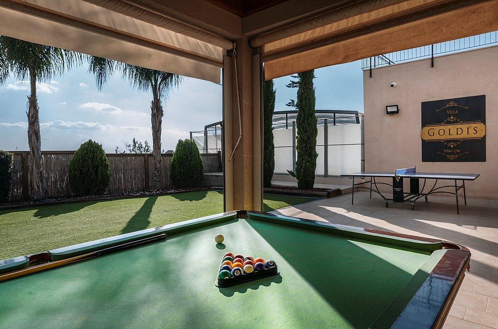 130581 המתחם החיצוני, וילה גולדיס, וילה  בעין יעקב וילות - Vila