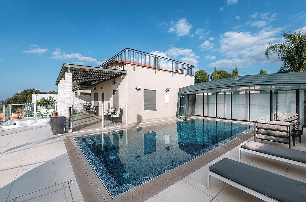 130582 המתחם החיצוני, וילה גולדיס, וילה  בעין יעקב וילות - Vila