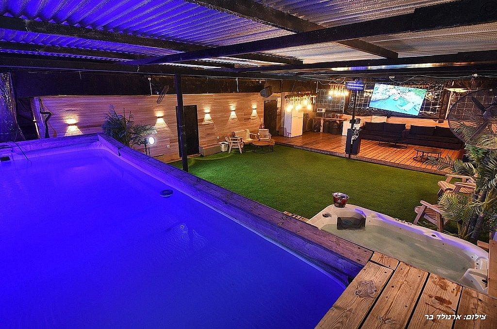 130609 המתחם החיצוני, סיטי רוף - City Roof, וילה  בפתח תקווה וילות - Vila