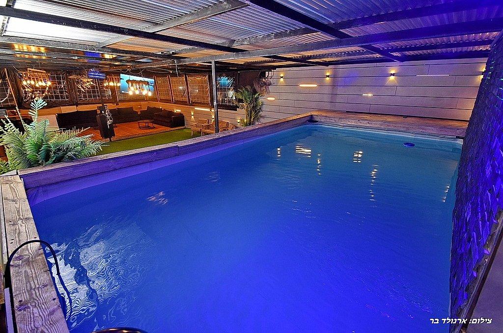 130611 המתחם החיצוני, סיטי רוף - City Roof, וילה  בפתח תקווה וילות - Vila