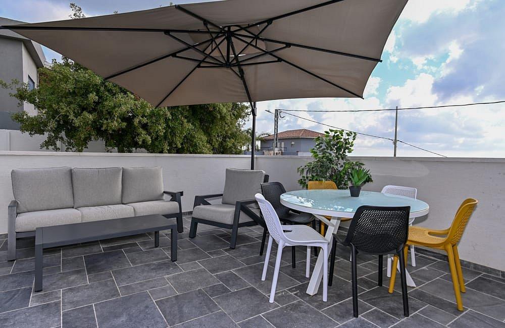 130701 מתחם חיצוני, אחוזת סנטוריני, וילה  בעין יעקב וילות - Vila