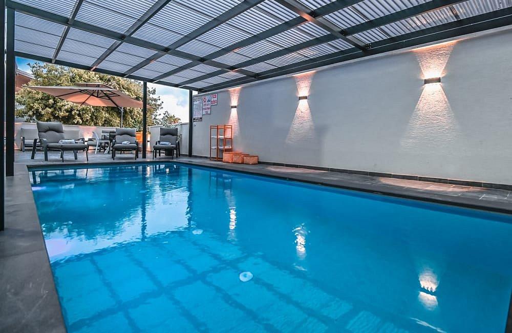 130704 מתחם חיצוני, אחוזת סנטוריני, וילה  בעין יעקב וילות - Vila