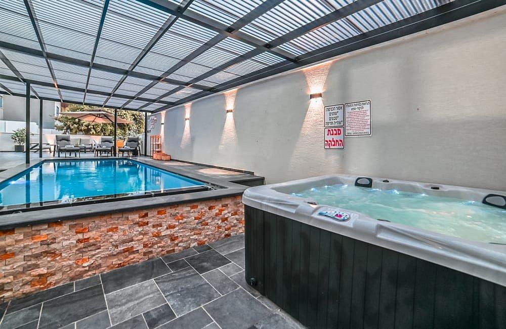 130706 מתחם חיצוני, אחוזת סנטוריני, וילה  בעין יעקב וילות - Vila