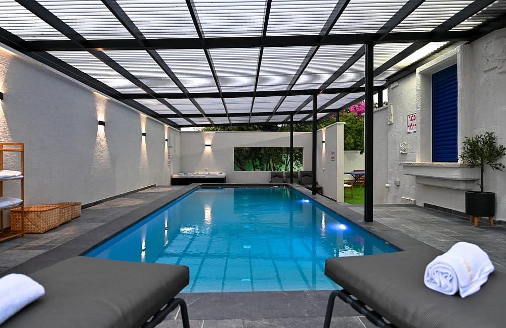 130707 מתחם חיצוני, אחוזת סנטוריני, וילה  בעין יעקב וילות - Vila