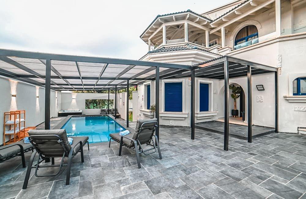 130708 מתחם חיצוני, אחוזת סנטוריני, וילה  בעין יעקב וילות - Vila