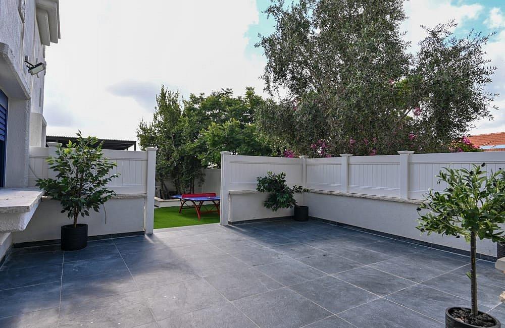 130717 מתחם חיצוני, אחוזת סנטוריני, וילה  בעין יעקב וילות - Vila