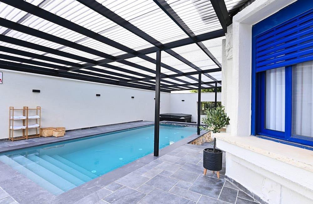 130718 מתחם חיצוני, אחוזת סנטוריני, וילה  בעין יעקב וילות - Vila