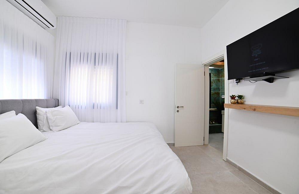 130720 מתחם פנימי, אחוזת סנטוריני, וילה  בעין יעקב וילות - Vila