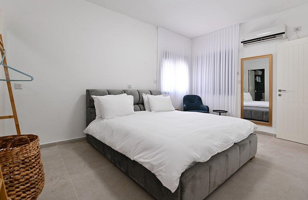 130721 מתחם פנימי, אחוזת סנטוריני, וילה  בעין יעקב וילות - Vila