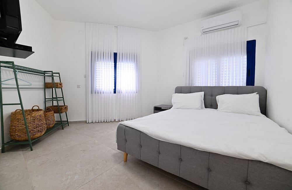 130727 מתחם פנימי, אחוזת סנטוריני, וילה  בעין יעקב וילות - Vila