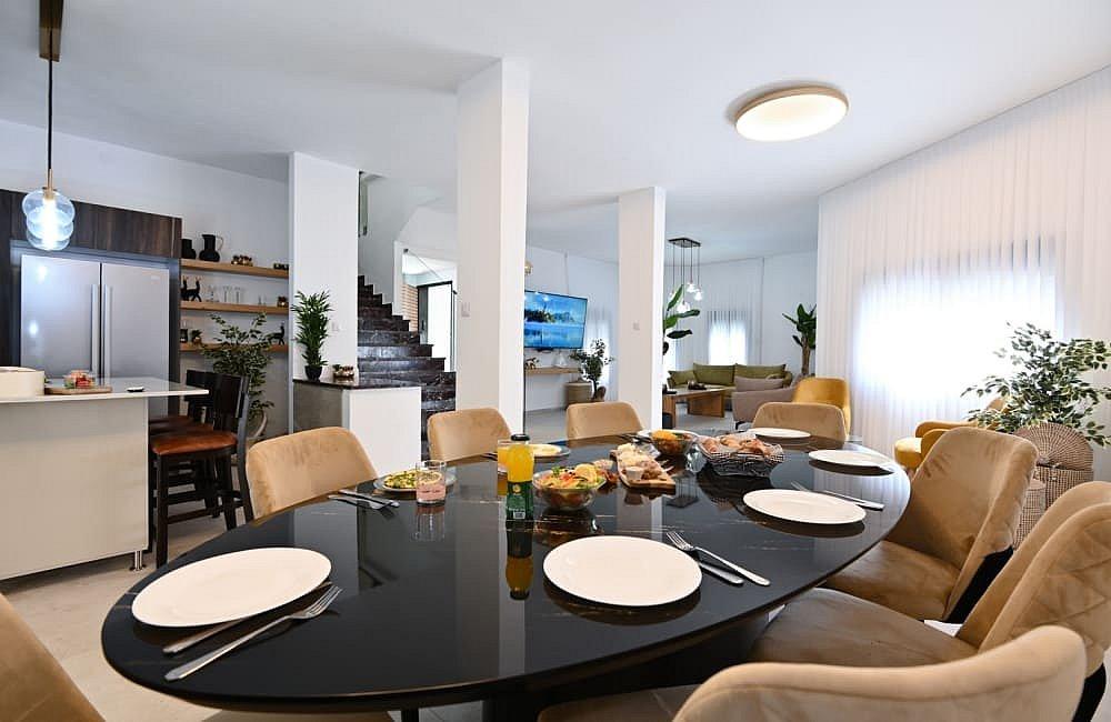 130742 מתחם פנימי, אחוזת סנטוריני, וילה  בעין יעקב וילות - Vila