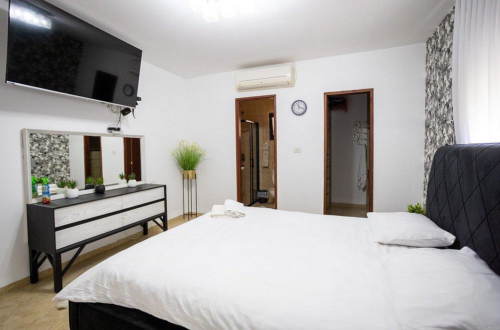 137012 גלריית פנים, לאקי וילה, וילה  בכפר חנניה וילות - Vila