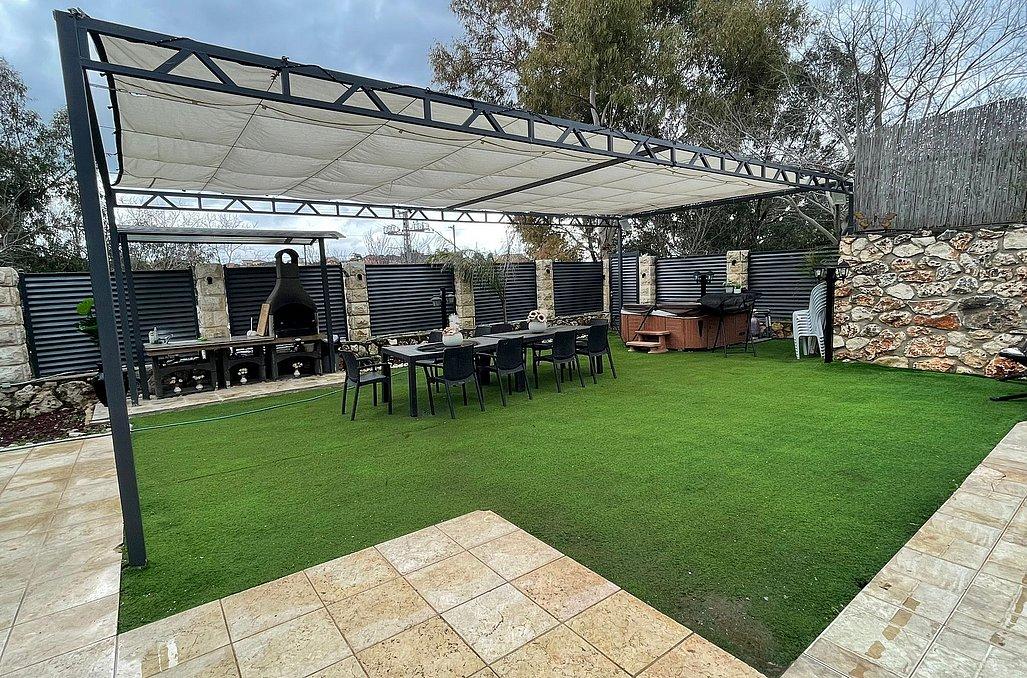 137065 המתחם החיצוני, לאקי וילה, וילה  בכפר חנניה וילות - Vila