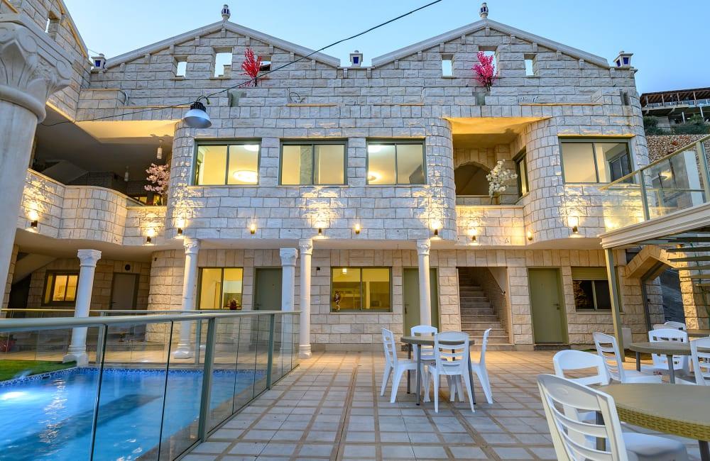 139190 המתחם בשעות הערב, ארמון מוראד דרוזי, וילה  בעין אל אסד וילות - Vila