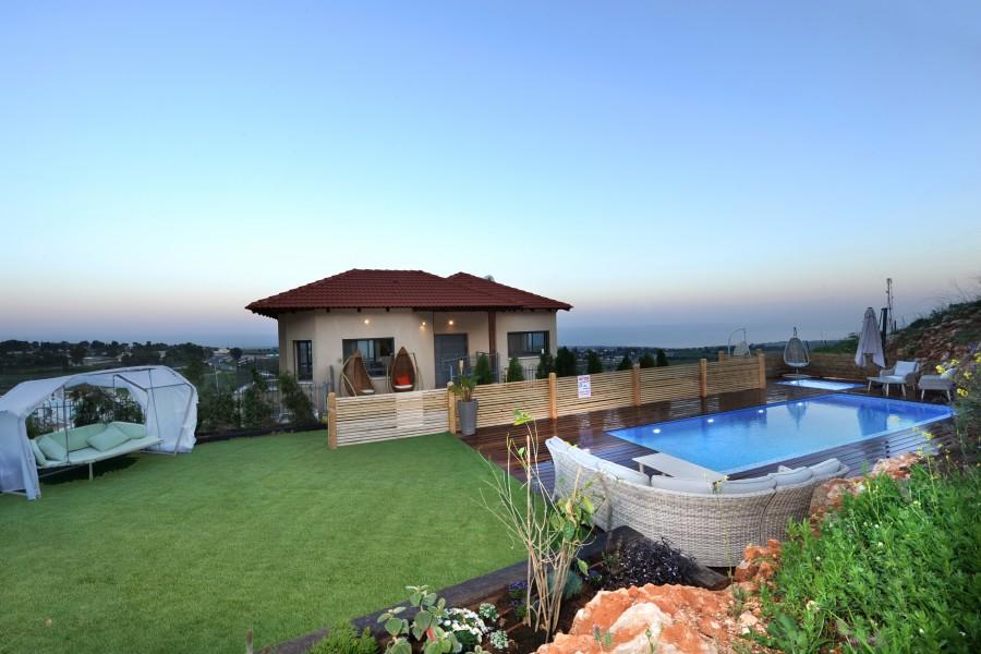 140470 חצר ובריכה, וילה נוף מולדת, וילה  בראש פינה וילות - Vila