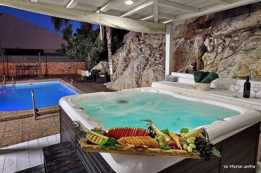 147135 המתחם החיצוני, וילה גלילא, וילה  בנוף כנרת וילות - Vila