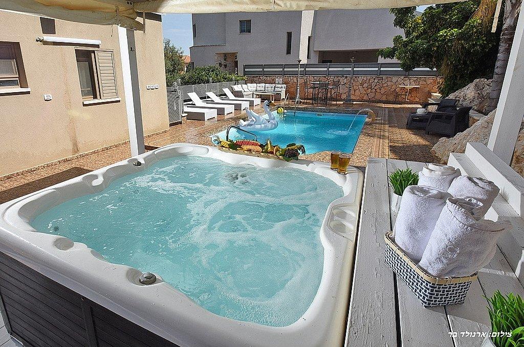 147139 המתחם החיצוני, וילה גלילא, וילה  בנוף כנרת וילות - Vila