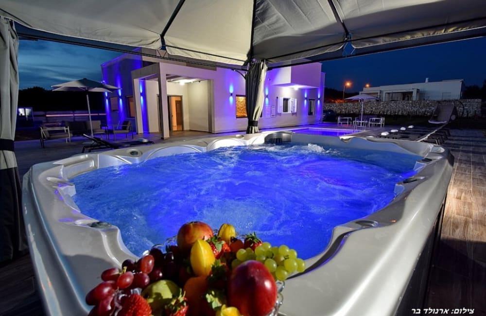 148595 המתחם החיצוני, אחוזת נוביו, וילה  בשתולה וילות - Vila