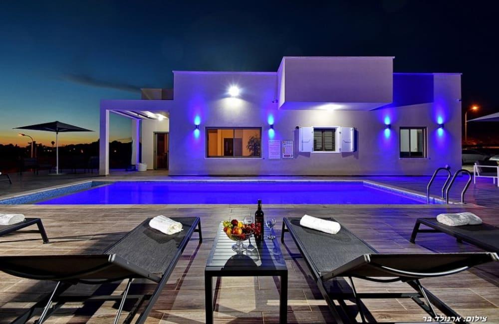 148601 המתחם החיצוני, אחוזת נוביו, וילה  בשתולה וילות - Vila