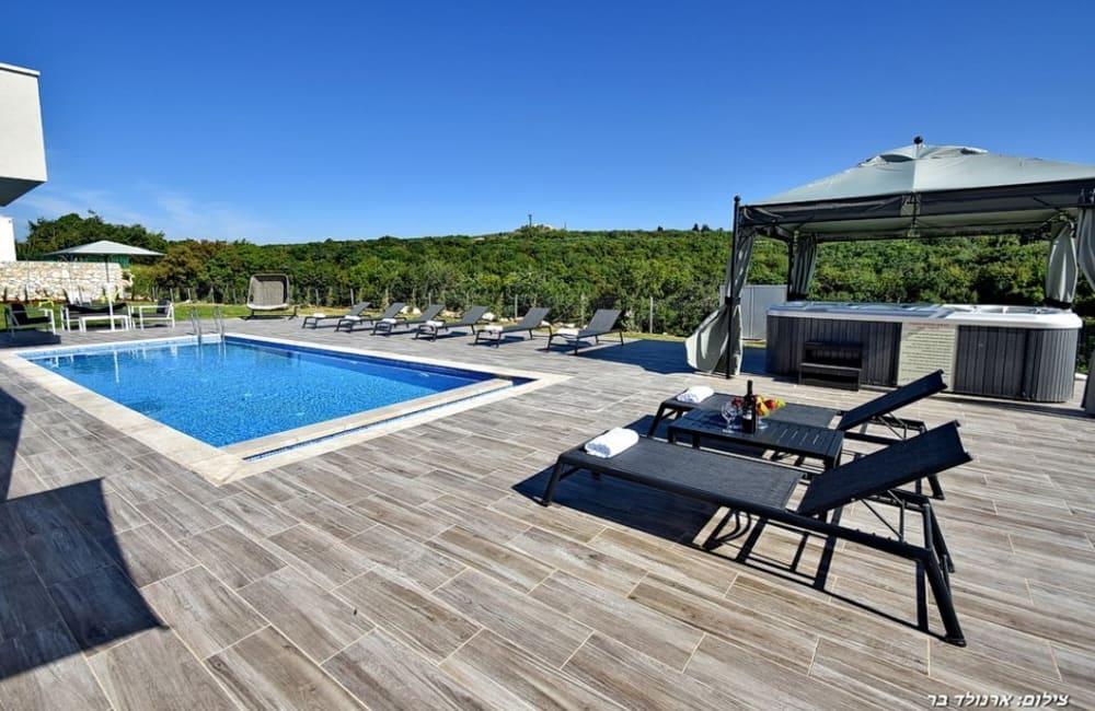 148607 המתחם החיצוני, אחוזת נוביו, וילה  בשתולה וילות - Vila