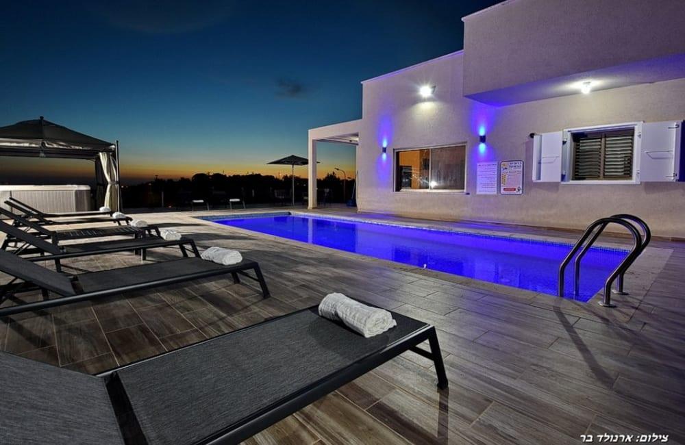 148608 המתחם החיצוני, אחוזת נוביו, וילה  בשתולה וילות - Vila