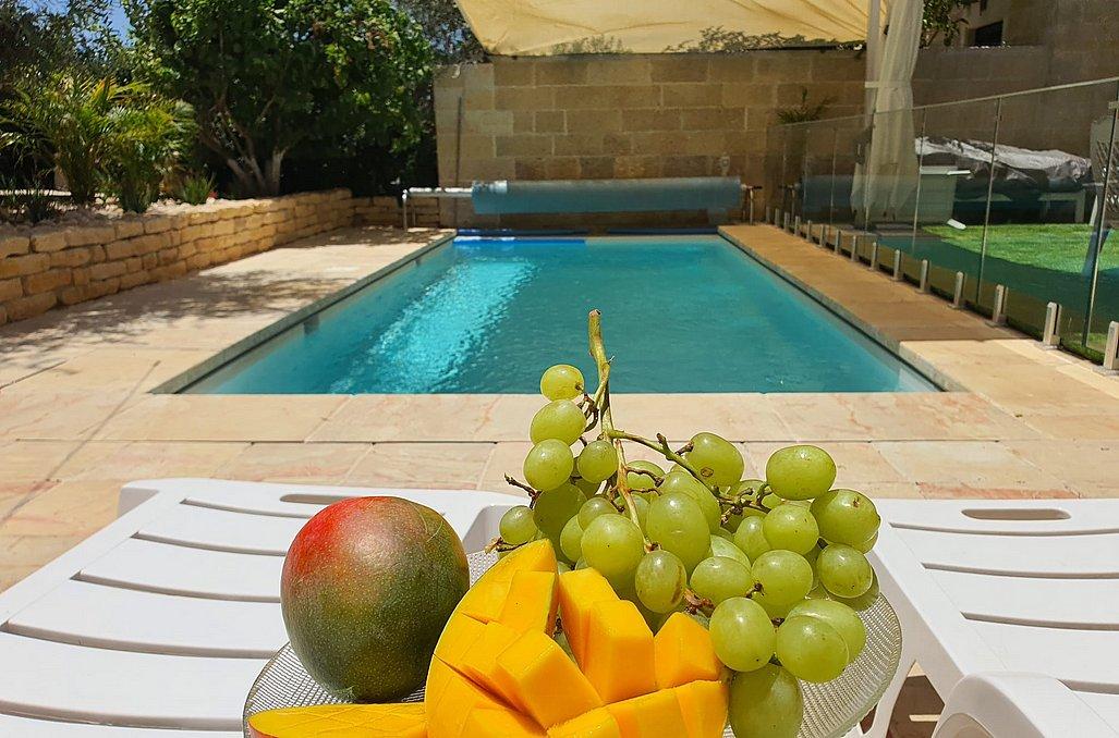 150503 חצר המתחם, וילה בהר, וילה  בצור הדסה וילות - Vila