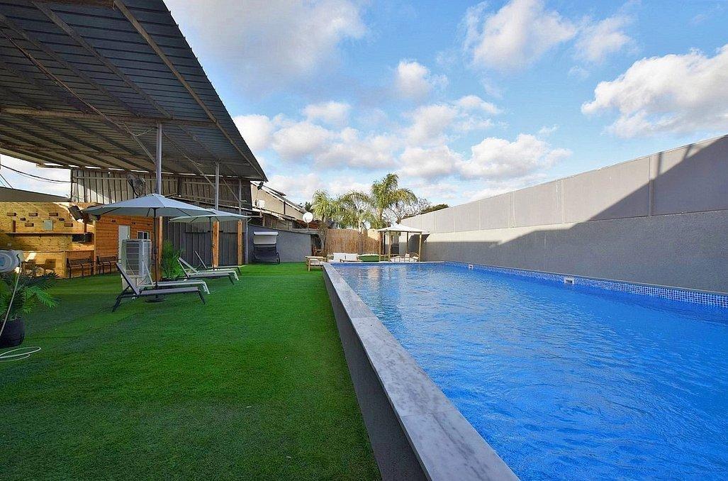 אחוזת וניש המתחם החיצוני, אחוזת וניש, וילה  בעזריקם וילות - Vila